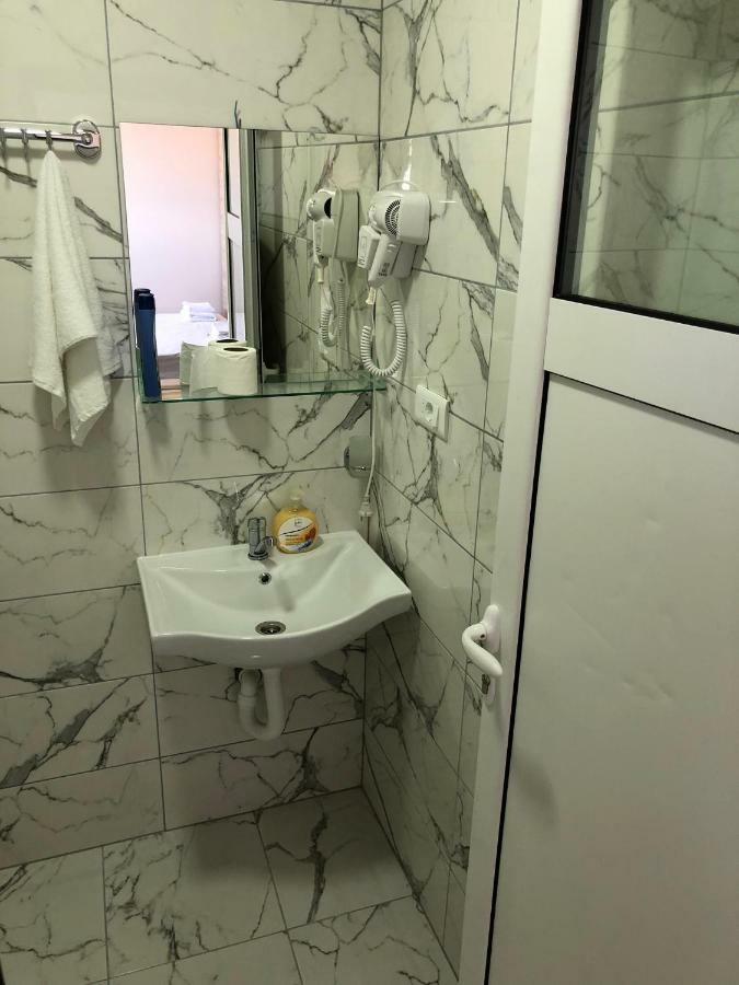Kubi Hotel Struga Buitenkant foto